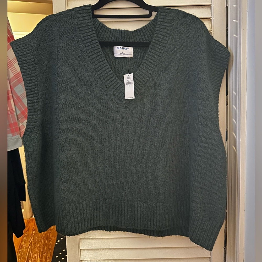 NWT! Old Navy Dark green cropped sweater vest size XL